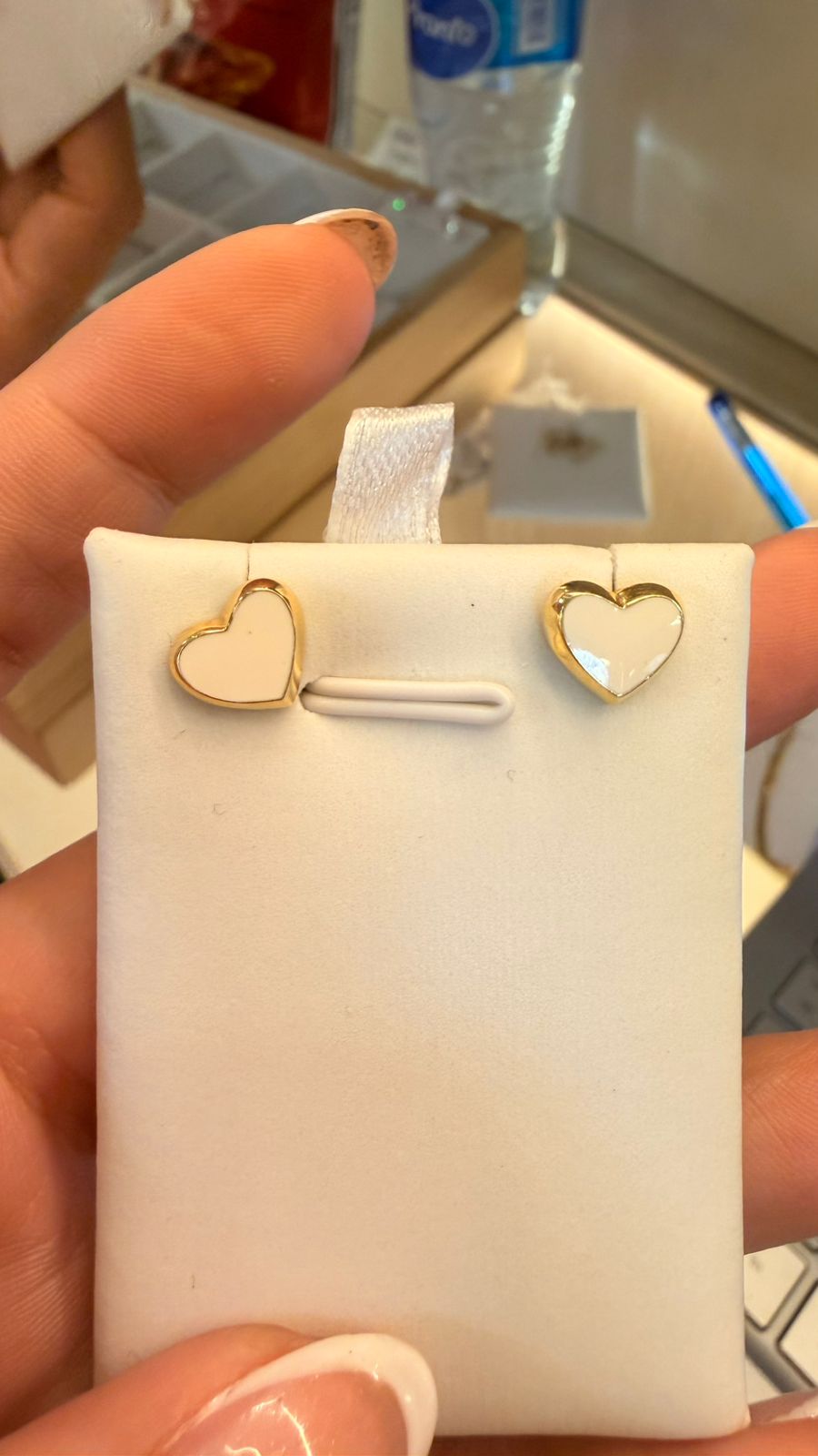 ARETES CORAZON ESMALTADAS 18K 1.9G
